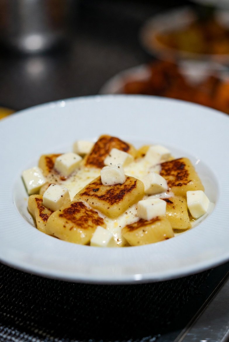 Nhoque Recheado com Cubos de Muçarela