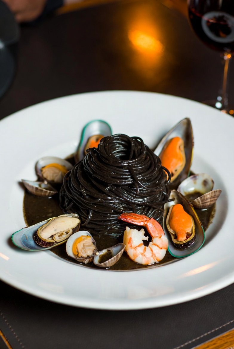 Espaguete Negro com Frutos do Mar